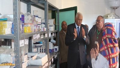 بالصور| محافظ السويس  يزور الوحدات الصحية  بجنيفة وكبريت