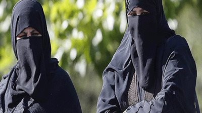 بريطانيا تمنح إدارة المدارس الحق في  منع النقاب  

