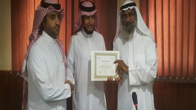 بالصور| تكريم المشرفين بمكتب تعليم الصفا بالسعودية