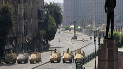 الشرطة تخلي ميدان عبد المنعم رياض من المحتفلين بذكرى 25 يناير