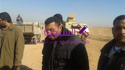 بالصور.. إزالة تعديات على 300 فدان أملاك دولة بقرية العزية بأسيوط