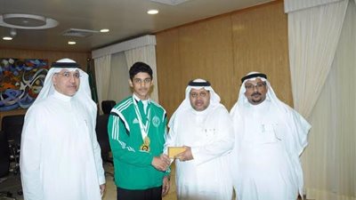 مديرتعليم جدة‬ يوقع على 