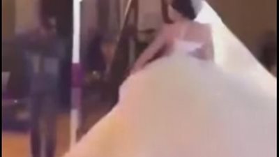 بالفيديو.. عروسة تشعل غيرة الفتيات على مواقع التواصل الاجتماعي