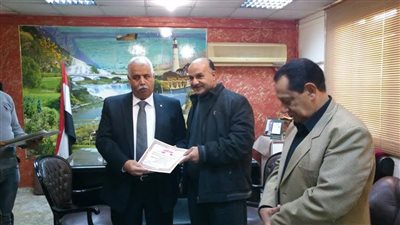 وكيل تعليم الفيوم يكرم المشاركين فى المحاضرات المجانية للشهادة الاعدادية