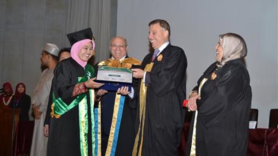 حفل تخرج الدفعة الثالثة من الطلاب الوافدين بطب عين شمس