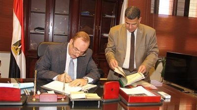 محافظ بني سويف يعتمد نتيجة الفصل الدراسي الأول للإبتدائية والاعدادية