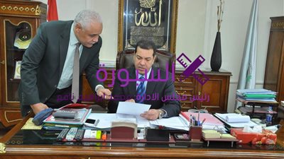 بالصور.. محافظ أسيوط يعتمد نتيجة الشهادة الإعدادية بنسبة نجاح 58.4%