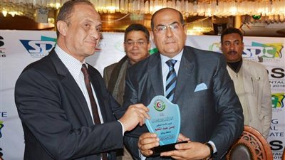 بالصور.. محافظ سوهاج يشارك في المنتدي العلمي الأول لطب الأسنان 