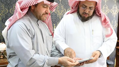  بالصور| مدير تعليم المدينة المنورة بالسعودية يدشن نظام البوابة الكفية