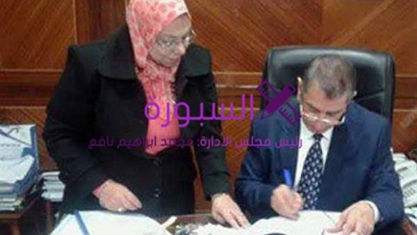 المحافظ اثناء اعتماد