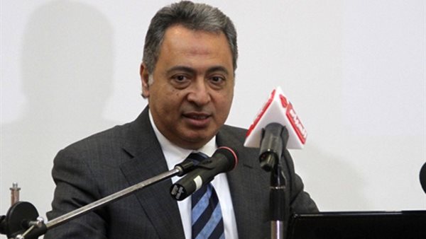   الدكتور أحمد عماد