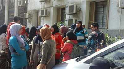 طلاب المعاهد الفنية الصحية فى وقفة احتجاجية أمام وزارة الصحة