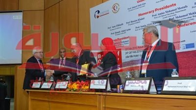 جامعة أسيوط تكرم رموز العمل الطبى بالمؤتمر الدولى لعلاج الأورام