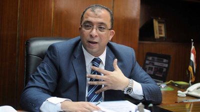 ماذا قال وزير التخطيط عن تخفيض رواتب الموظفين بالدولة