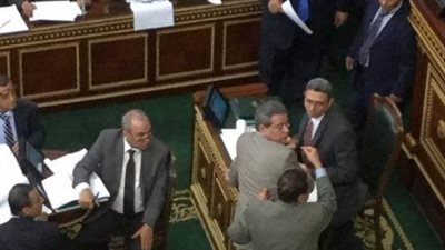 الاعلام الاسرائيلى يدافع عن 