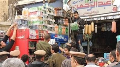  ضبط 5 آلاف زجاجة زيت و7 طن دقيق مدعم قبل بيعهم باسيوط