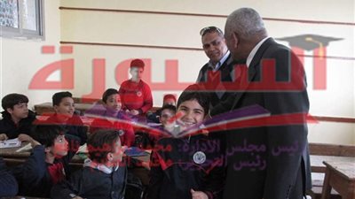 بالصور .. وكيل تعليم الاسماعيلية يكرم معلمى مدرسة السلام الرسمية للغات 