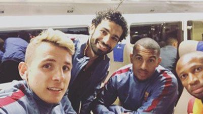 محمد صلاح ينشر صورة له بصحبة زملائه بعد مباراة إمبولى