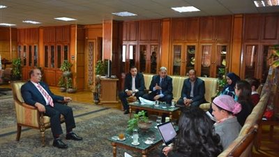 رئيس جامعة أسيوط يتابع خطوات إنشاء أول وحدة لمكافحة التحرش