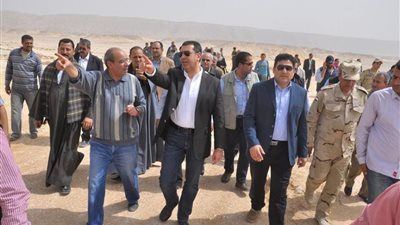 بالصور | وزير الرى ومحافظ أسيوط يتفقدان مشروعات سد وادى الشيح بالبداري  