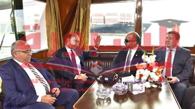 مميش يستقبل وزير الشئون البحرية وسفير بنما