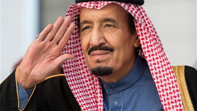 الملك سلمان يوجه بعلاج المصابين المصريين في حادث الحافلة