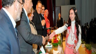 بالصور| جامعة قناة السويس تحتفل بالأم و الأب المثاليين