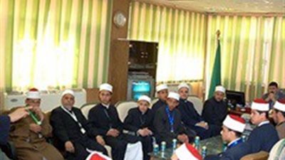 طلبة معهد الشعبة الإسلامية يلتقون بالسكرتير العام لمحافظ الشرقية لتقديم كافة التسهيلات لهم