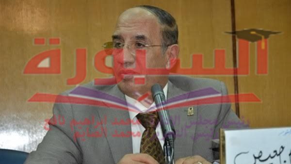 الدكتور احمد عبده