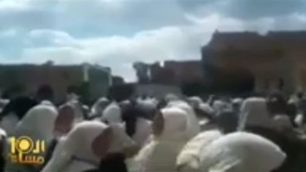 الطالبات اثناء الاحتفال