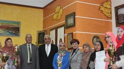 وكيل تعليم أسيوط يكرم مدرسة التحرير لفوزها فى مسابقة الوعى المرورى