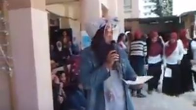 بالفيديو| شاهد وصلة رقص الطالبات على أنغام أغنية 