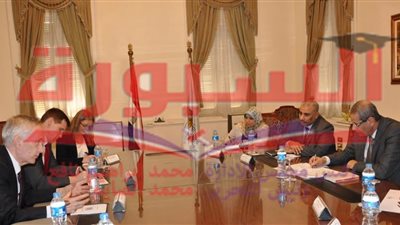 السفير البريطانى بالقاهرة يعرض التجربة الباكستانية لتطوير التعليم فى مصر