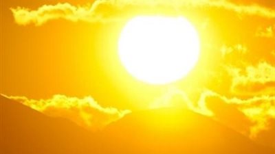 الأرصاد تحذر من موجة حر شديدة تضرب البلاد.. وتنصح بتناول الماء والعصائر بكثرة