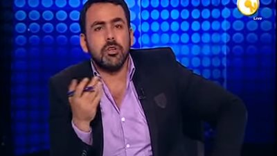 بالفيديو| الحسينى يهاجم النائب الذى رفع علم السعودية فى البرلمان