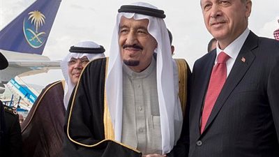 الملك سلمان يصل الي تركيا للقاء اردوغان