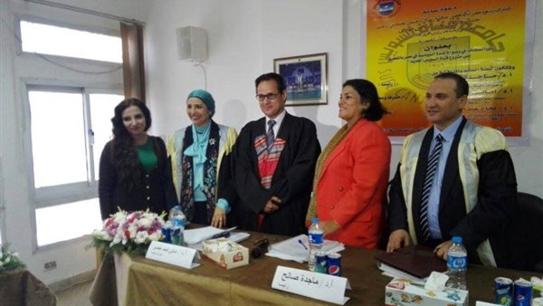 فاروق اثناء مناقشة