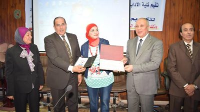 بالصور| حفل لتكريم خريجي إعلام جامعة سوهاج