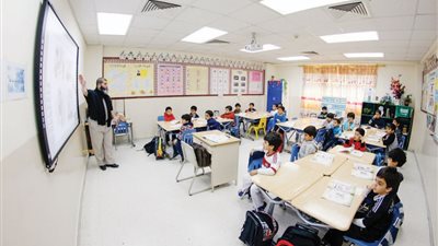 عاجل.. مطلوب معلمين لمدارس الدمام بالسعودية براتب 8000 ريال.. ننشر الشروط والتخصصات