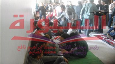 طلاب طب طنطا يمتنعون عن المحاضرات العملية بسبب القبض على زميلهم فى مظاهرات 