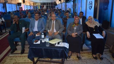 ندوة علمية بـ