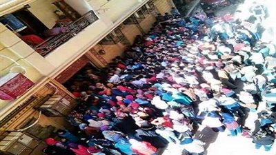 دى مش زحمة على حفل مجانى لمنير وعمرو دياب ..دي زحمة لحجز درس خصوصي 