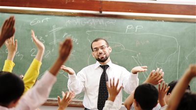 بالمستندات| السبت يوم عمل وهو من الأيام الـ 18 المطلوب توقيعها شهريا حتي يستفيد المعلم من صرف الحوافز  