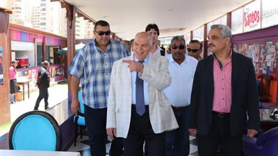 بالصور| نقيب المعلمين يتفقد المطعم الجديد على لسان نادى الشاطئ بالإسكندرية 