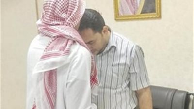 بالفيديو..طلاب السعودية المسيئون لمعلمهم المصري في مقطع فيديو يعتذرون له و