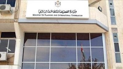 مفاجأة.. وزارة التخطيط تعلن عن إحالة 180 ألف موظف على المعاش سنويا