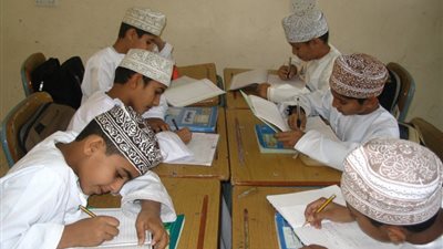 عاجل.. سلطنة عمان تعلن عن حاجتها الى معلمين.. ننشر التفاصيل