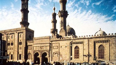 يجوز منح المعلمين الدارسين للماجستير والدكتوراة يوم تفرغ