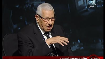 بالفيديو..مكرم محمد أحمد يلقن 