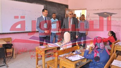 محافظ أسيوط يتفقد لجان امتحانات الشهادة الابتدائية